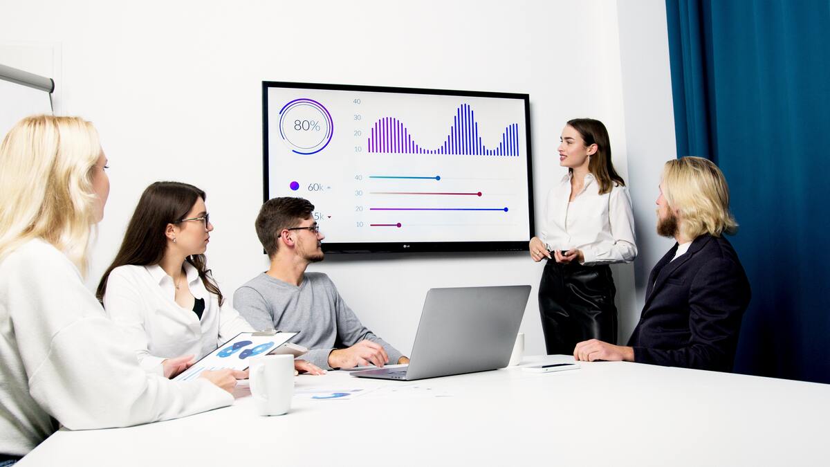 5 Essential Strategies to Create a Winning Pitch Deck Design for Funders