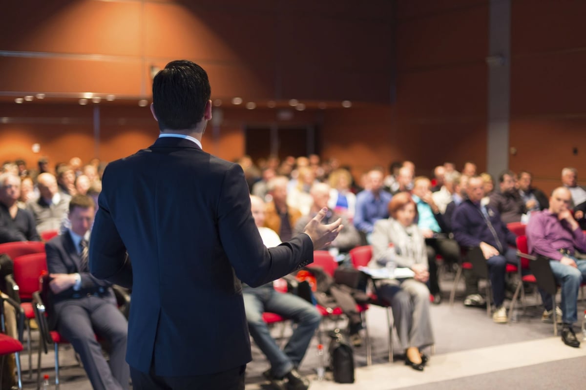 Creating an Effective Startup Pitch Deck Template: Top Tips from Experts